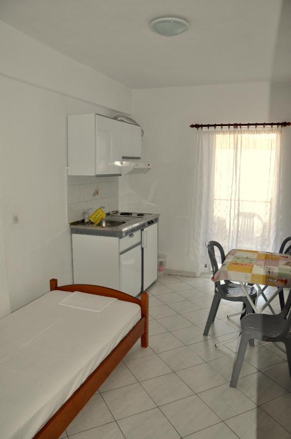 Apartments Stavroula Ηospitality Vrasna Ruang foto